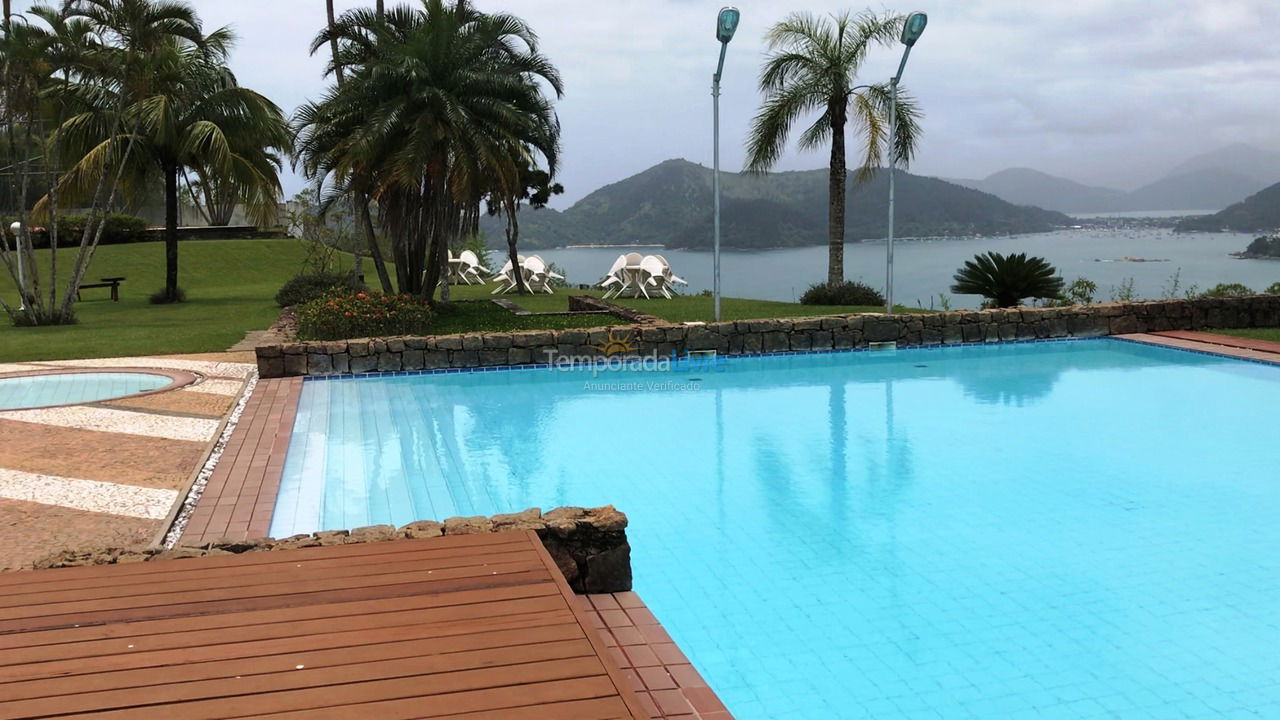 Apartamento para aluguel de temporada em Ubatuba (Praia das Toninhas)