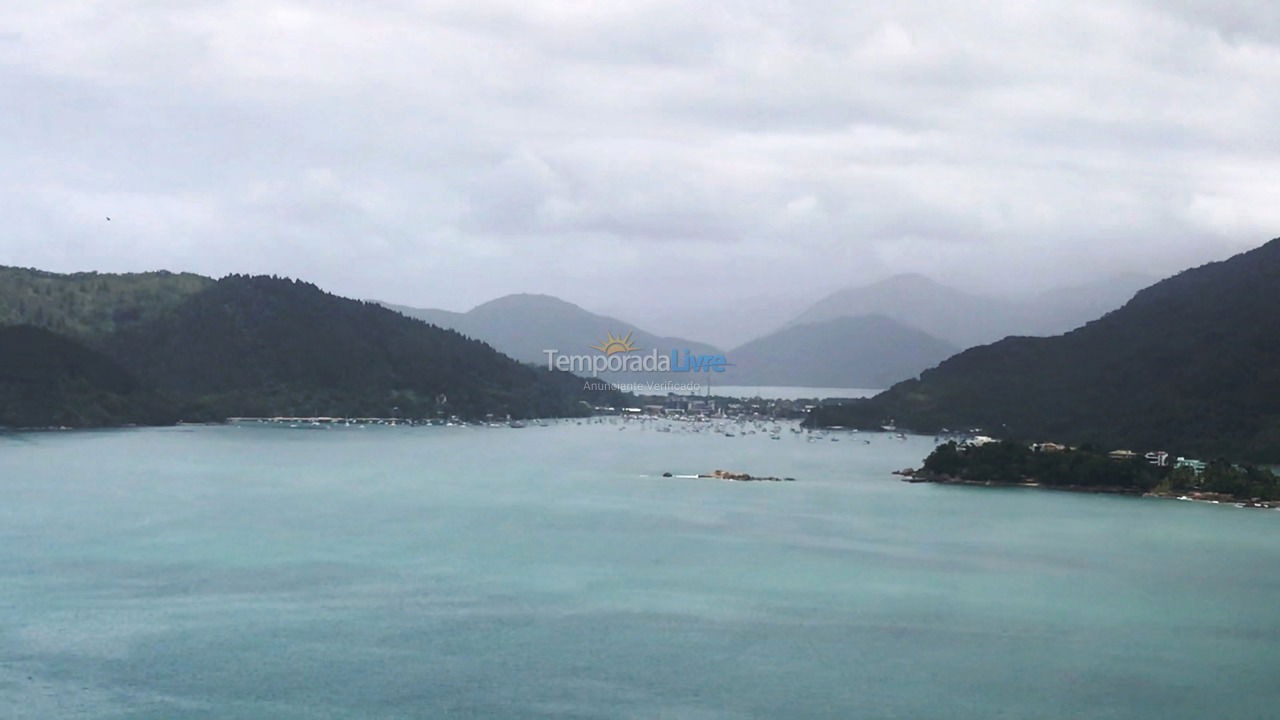 Apartamento para aluguel de temporada em Ubatuba (Praia das Toninhas)