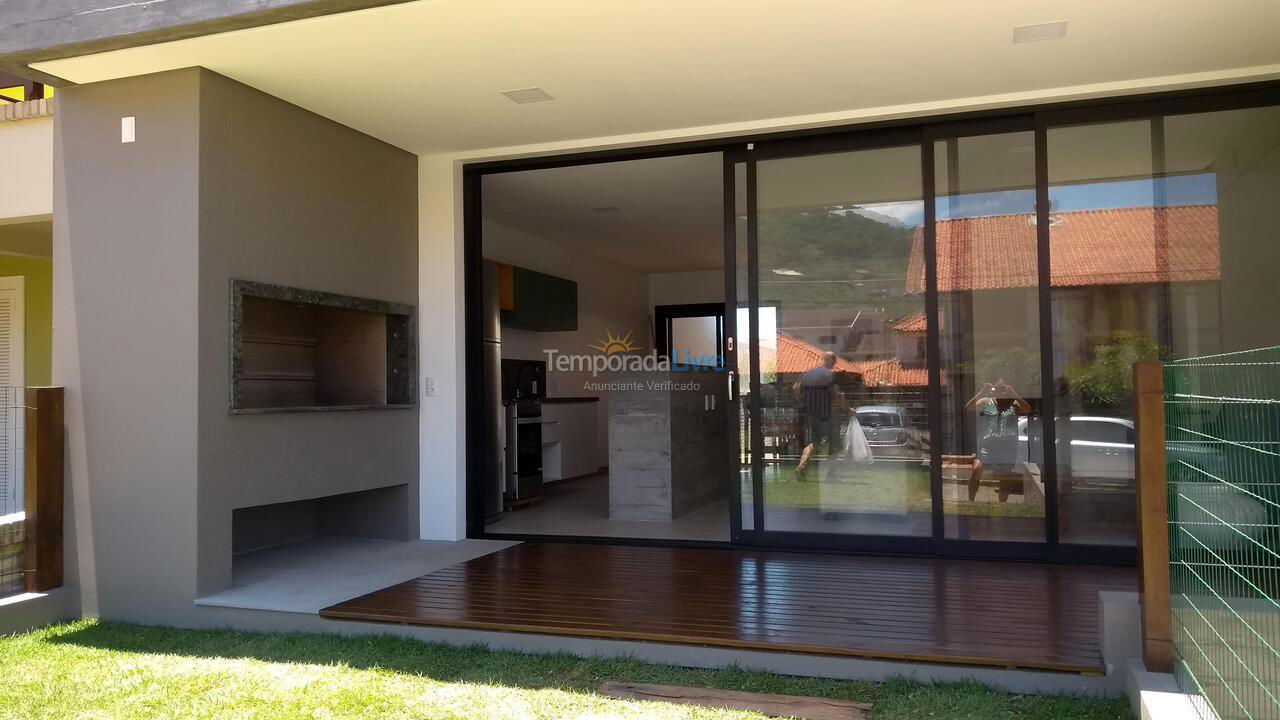 House for vacation rental in Garopaba (Morrinhos)