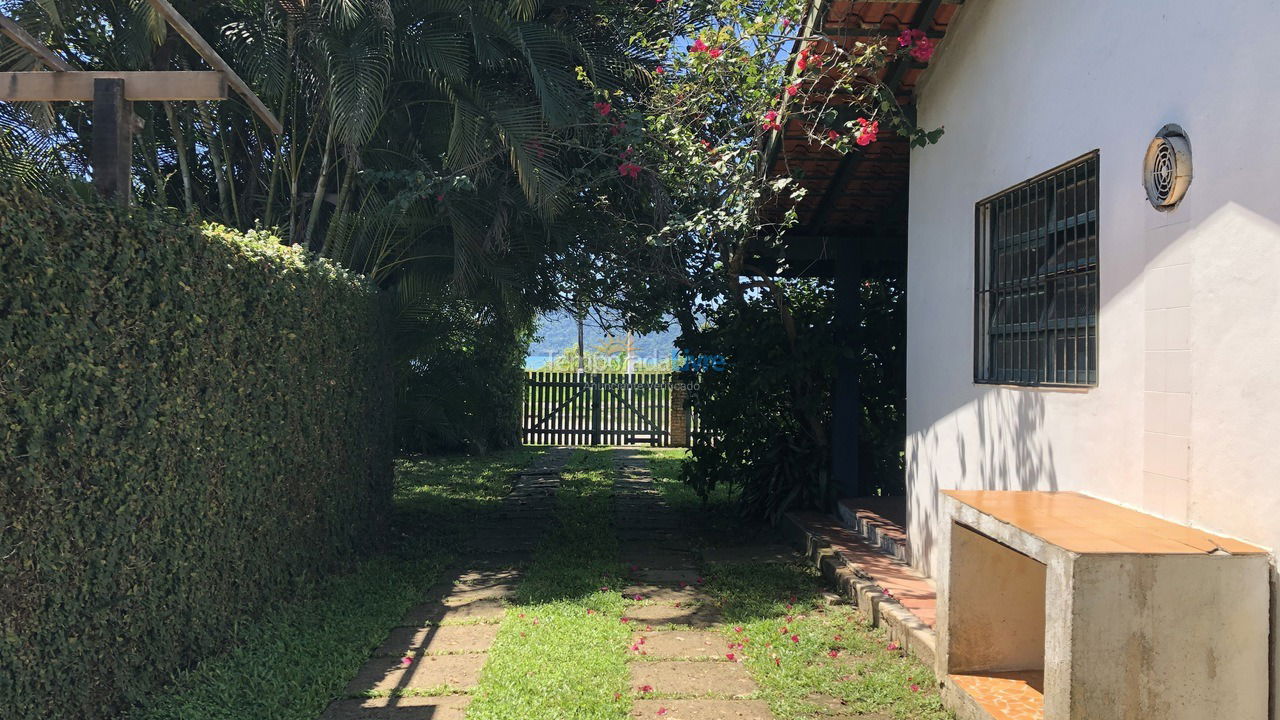 Casa para aluguel de temporada em Ubatuba (Pereque Açu)