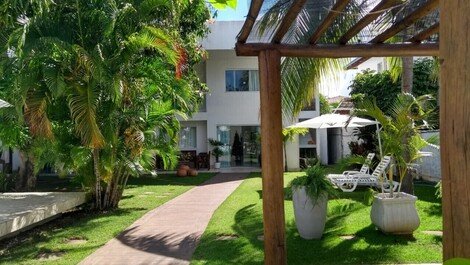 HOUSE WITH POOL, 8 CLIMATE ROOMS, 200M FROM THE SEA AND WIFI