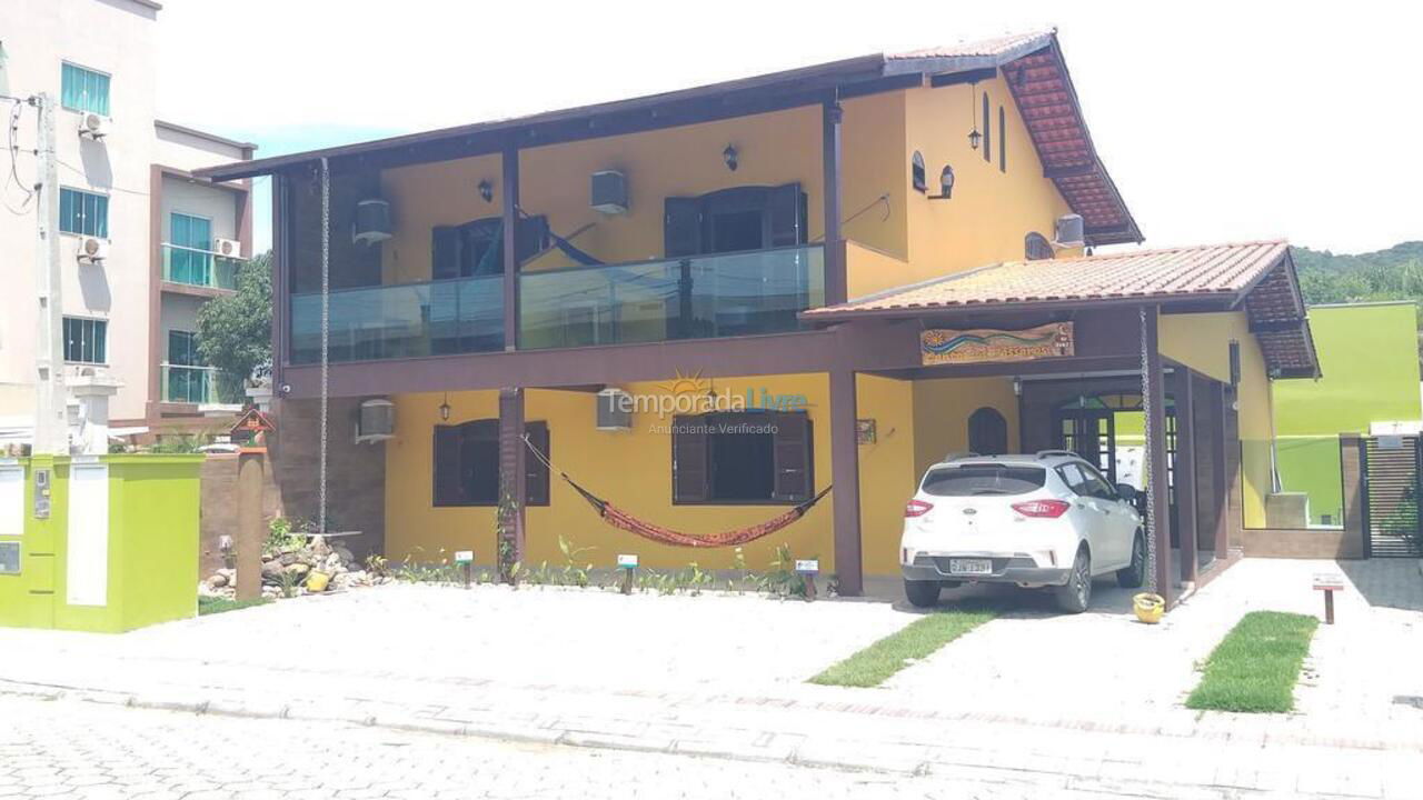 Casa para alquiler de vacaciones em Bombinhas (Praia de Bombas)