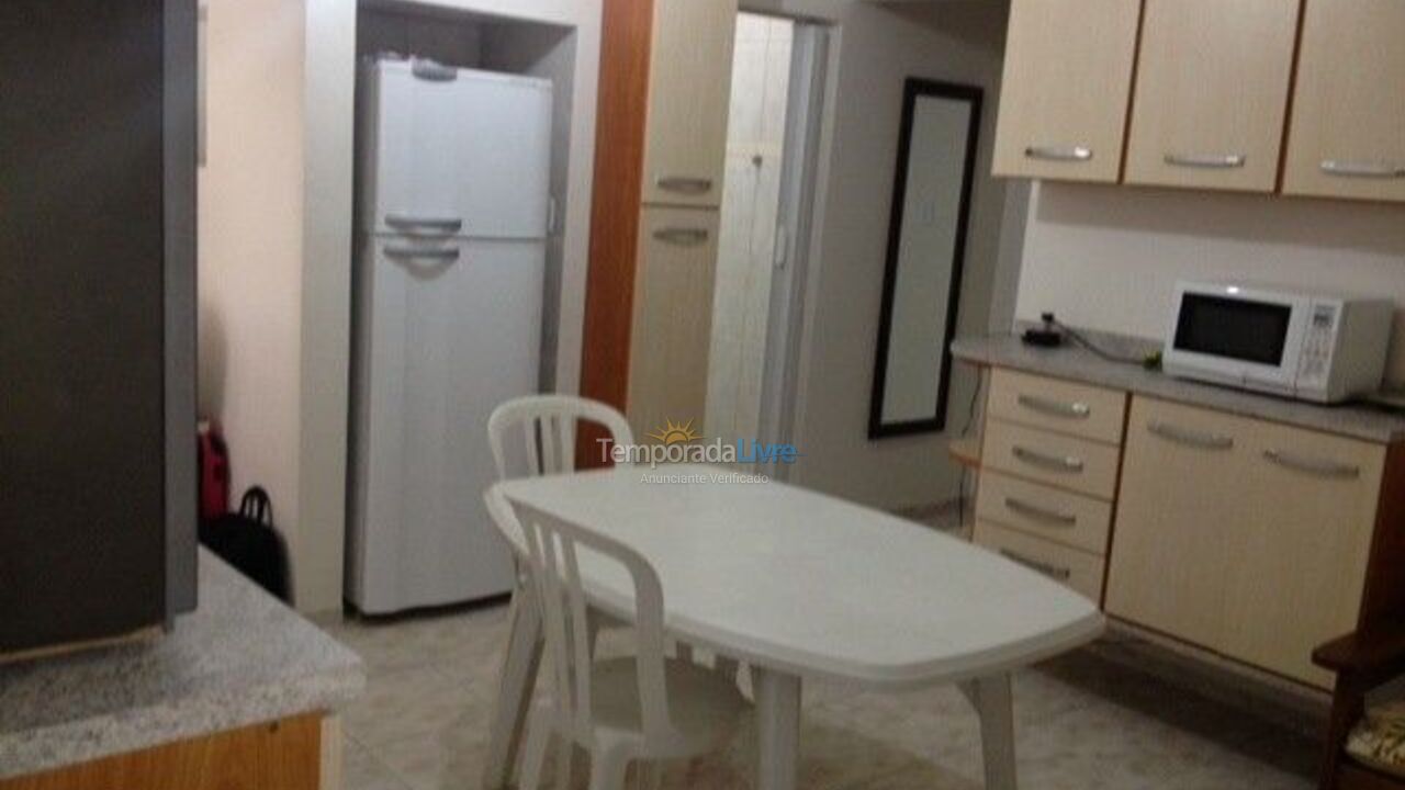 Apartamento para aluguel de temporada em Praia Grande (Praia do Caiçara)