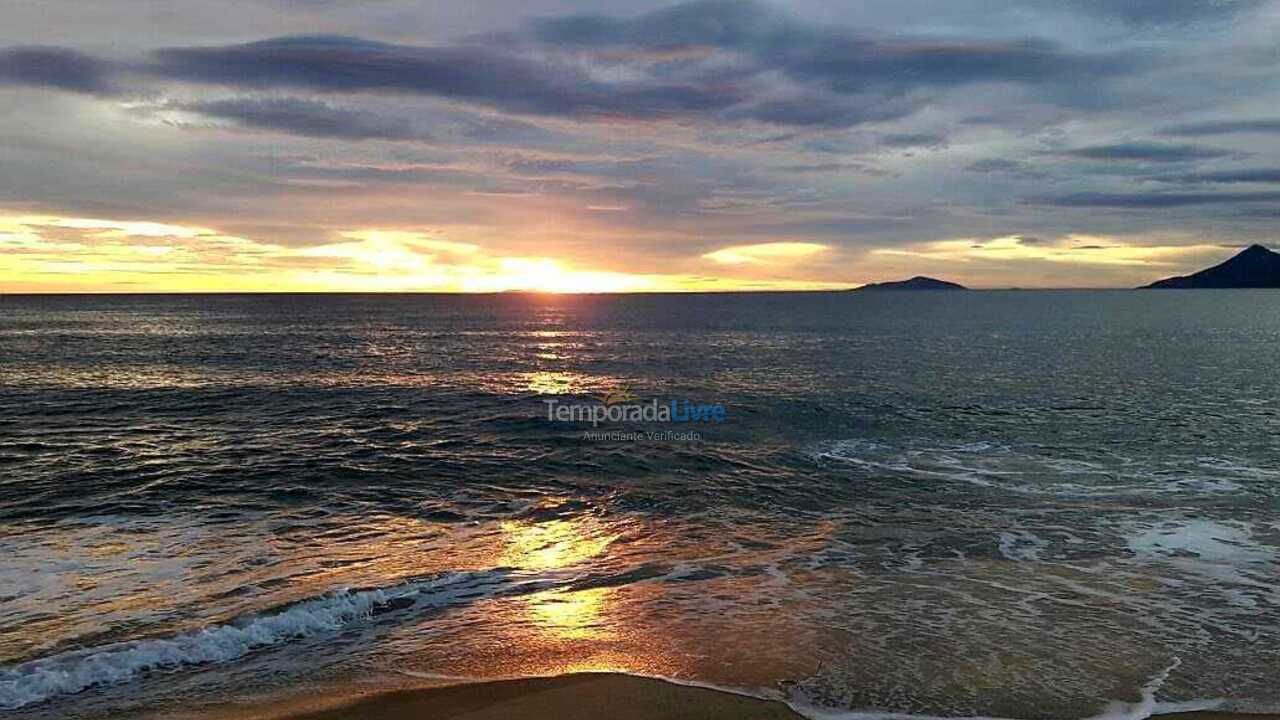 Casa para alquiler de vacaciones em Caraguatatuba (Praia Capricórnio)