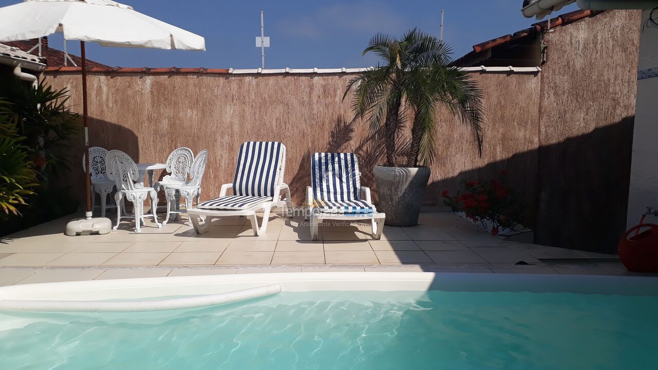 Casa para aluguel de temporada em Peruíbe (Balneario Maria Helena Novaes)