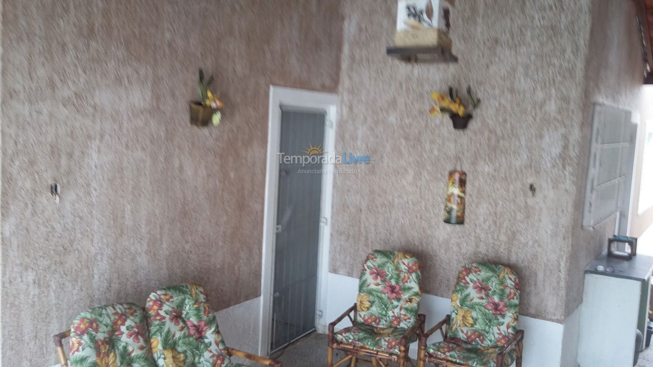 Casa para aluguel de temporada em Peruíbe (Balneario Maria Helena Novaes)