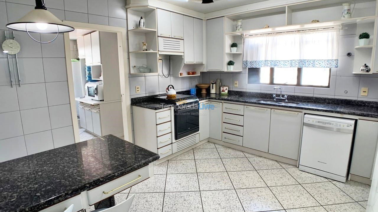 Apartment for vacation rental in Balneário Camboriú (Praia Central)