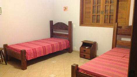 JUQUEHY - SOBRADO HERMOSO Y GRANDE CON 5 HABITACIONES Y PISCINA PRIVADA