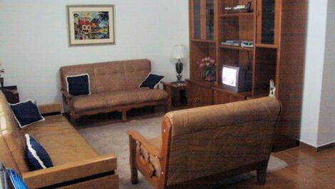 Casa con suite y piscina prox. al Centro Mongaguá (11) 9 6858-8566