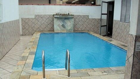 Casa con suite y piscina prox. al Centro Mongaguá (11) 9 6858-8566