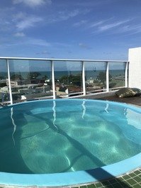 Flat charmoso com piscina na cobertura vista pro mar