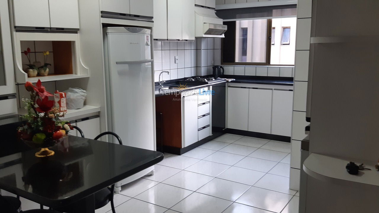 Apartamento para aluguel de temporada em Itapema (Meia Praia)