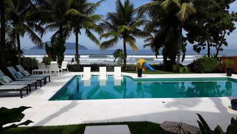 Propiedad en la arena, alto nivel, piscina frente al mar