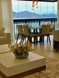 Maravilloso apartamento de alto nivel, vistas al mar, a 30 metros de la playa.