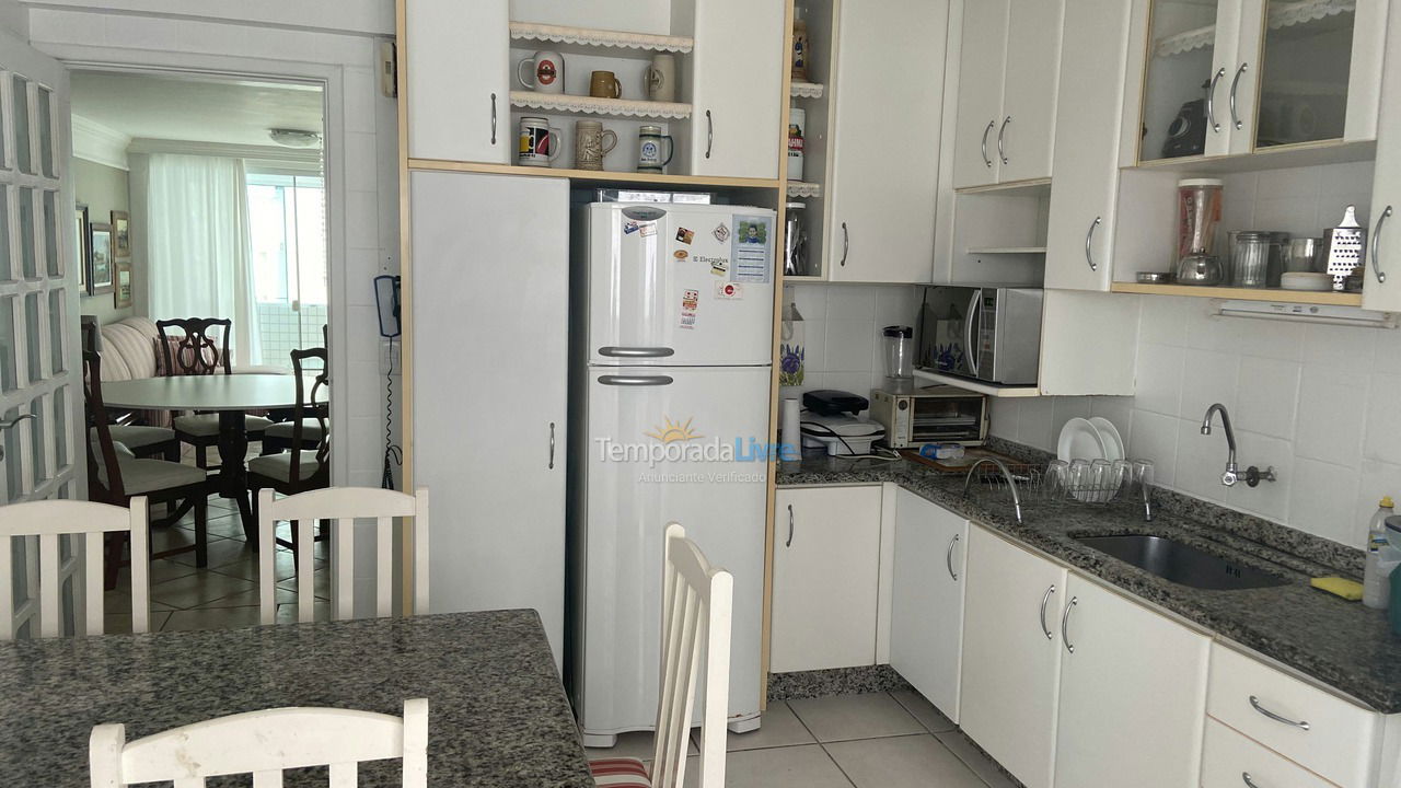 Apartamento para aluguel de temporada em Balneário Camboriú (Praia Central)