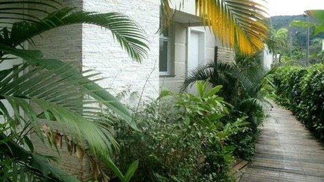 CASA CAMBURY Cond Closed 5 Dorms, 300mts Praia, Camburi, S. Sebastião