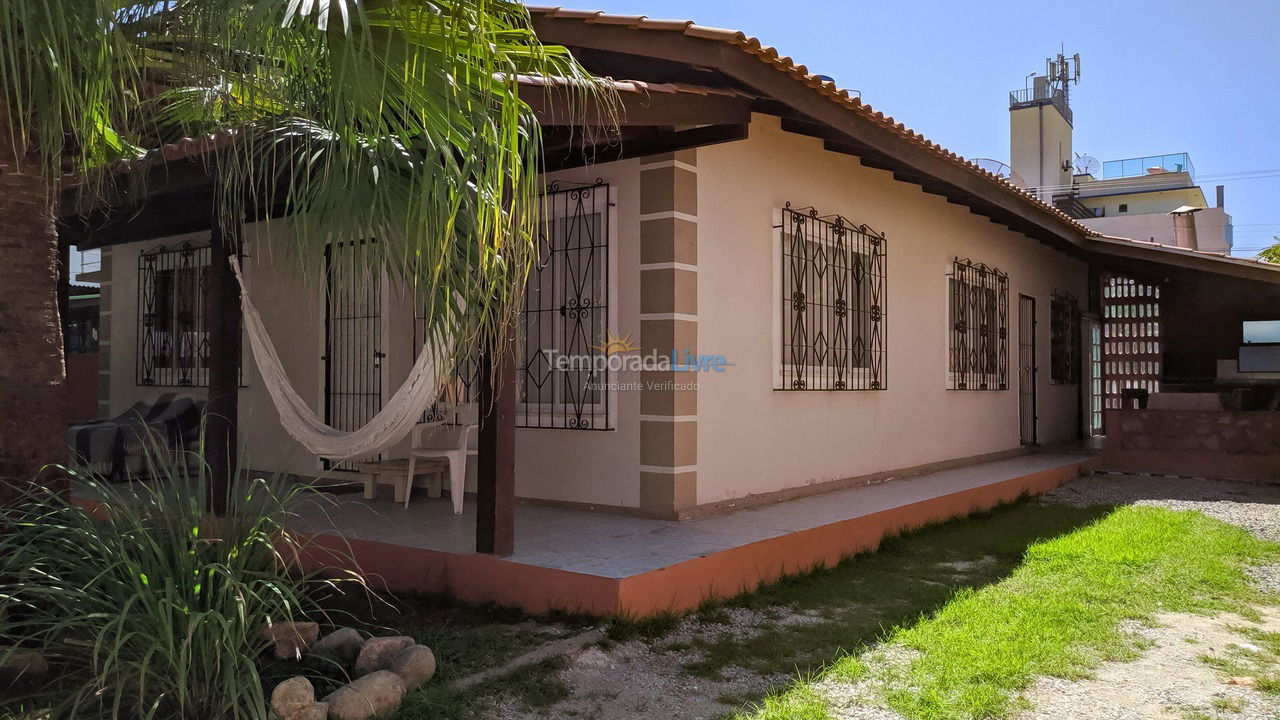 Casa para aluguel de temporada em Bombinhas (Praia de Bombinhas)