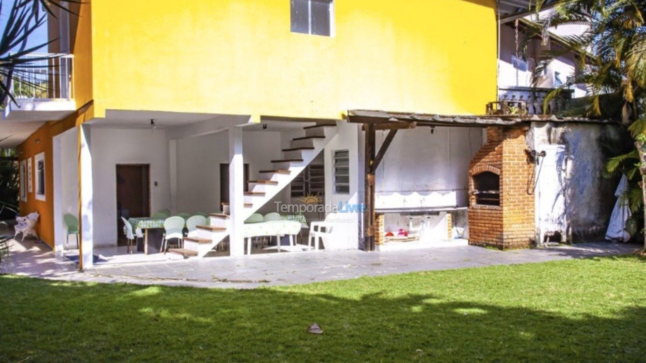Casa para aluguel de temporada em Bertioga (Praia de Guaratuba)