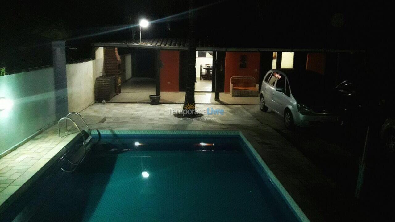 Casa para alquiler de vacaciones em São Sebastião (Praia da Boracéia)