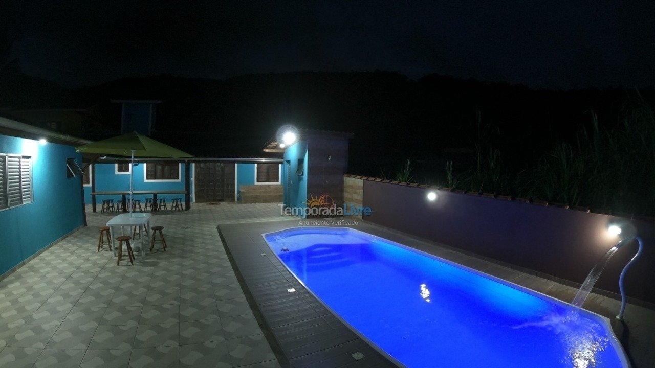 Casa para aluguel de temporada em Caraguatatuba (Praia da Mococa)