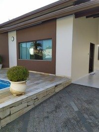 Comfortable house with pool
