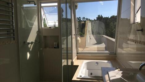 Casa en urbanización cerrada, piscina, parque infantil, barbacoa
