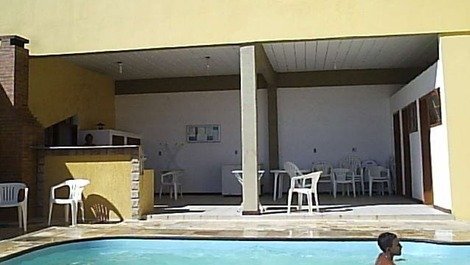Casa de 3 quartos em Condomínio com piscina, na praia do Peró.