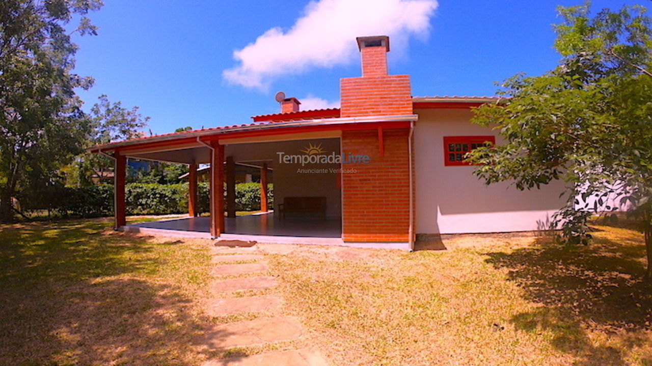 Casa para aluguel de temporada em Garopaba (Praia da Ferrugem)