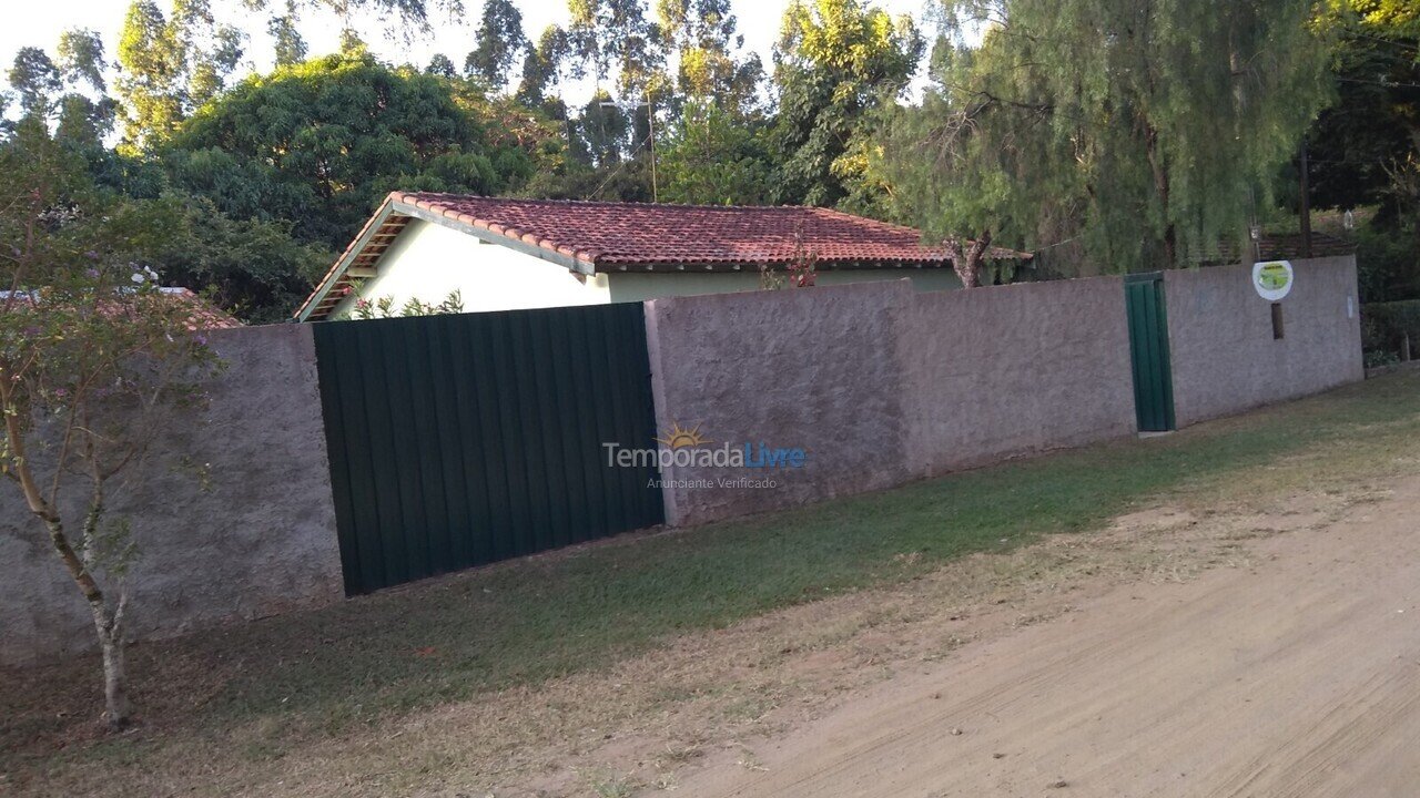 Casa para aluguel de temporada em Santa Rita do Passa Quatro (Santa Cruz da Estrela)