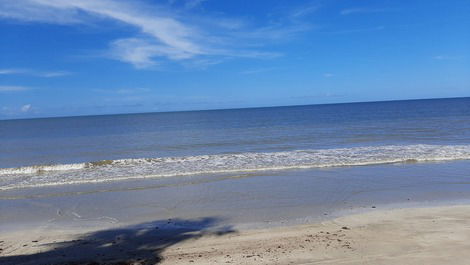 Casa de praia à beira-mar, c/piscina, WI FI em Praia Azul - Pitimbu/PB