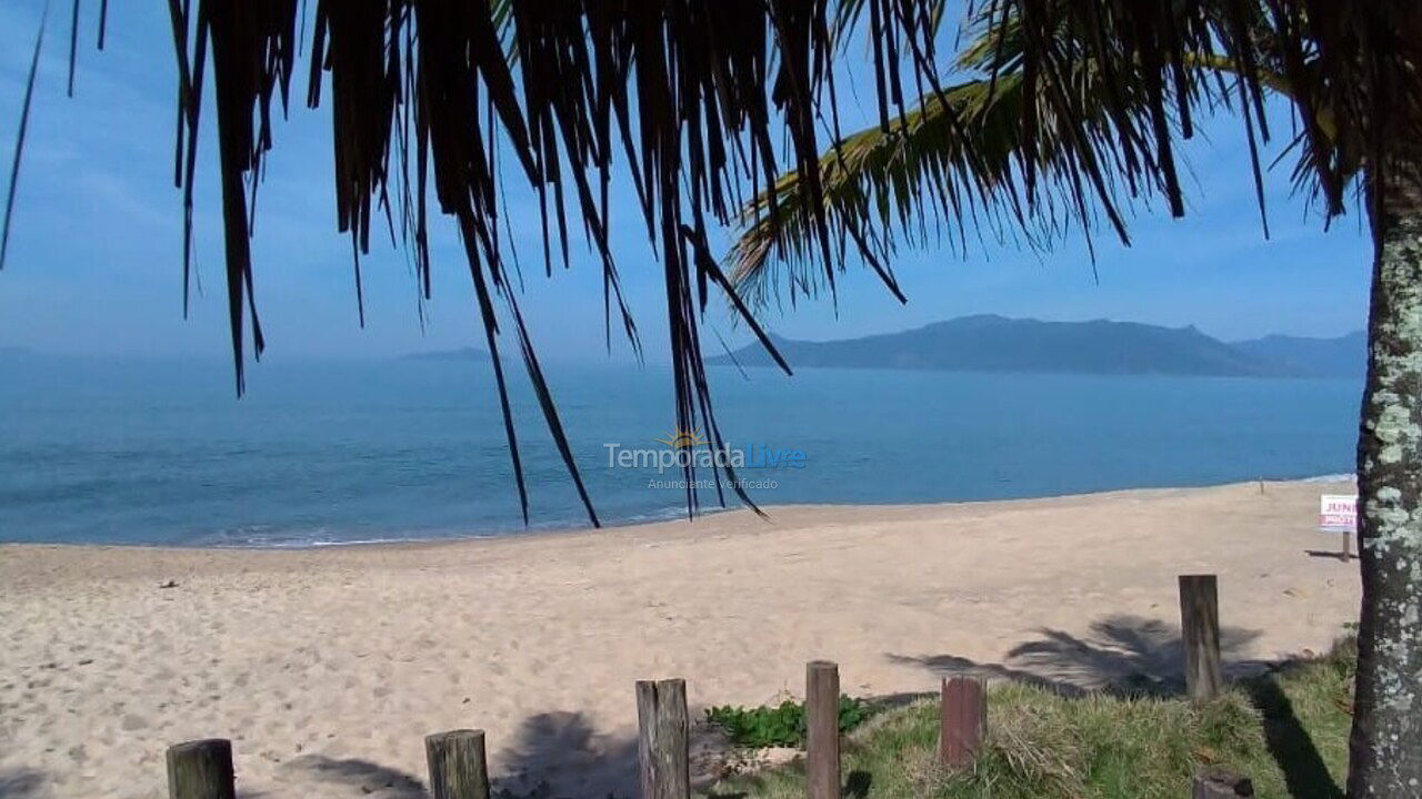 Casa para alquiler de vacaciones em Caraguatatuba (Massaguaçu)