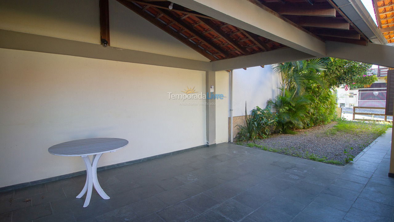 House for vacation rental in Bombinhas (Praia de Bombas)