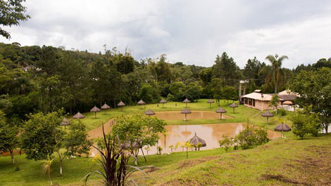 SITIO ITAGUAÇU CON CASCADA NATURAL