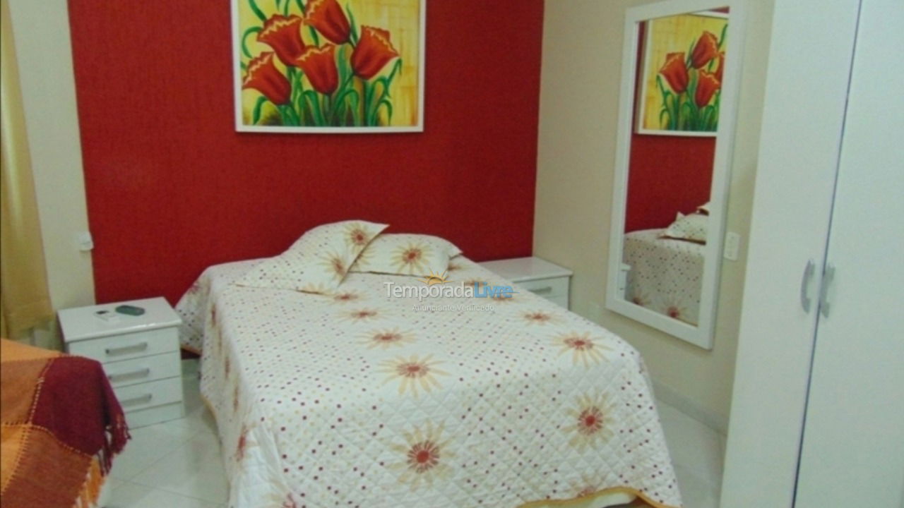 Apartamento para aluguel de temporada em Governador Celso Ramos (Praia de Palmas)