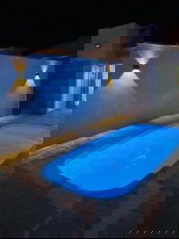 Piscina com iluminação 