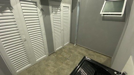 Lavandeira e porta balcão das duas suítes 