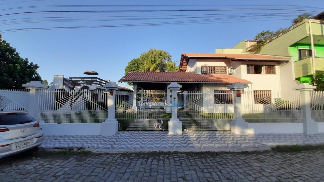 Casa para alquiler de vacaciones em Penha (Armaçao)