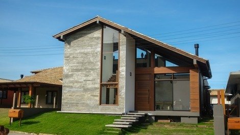 House with Pool in Bairro Nobre de Garopaba