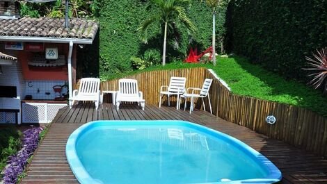 6 people - 3 suites air cond, tv wifi barbecue pisc, beach 200 m away