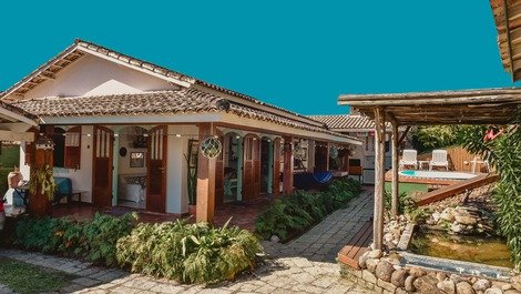 Casa de Charme - 3 suites c ar cond, tv churrasq pisc, praia a 200 m