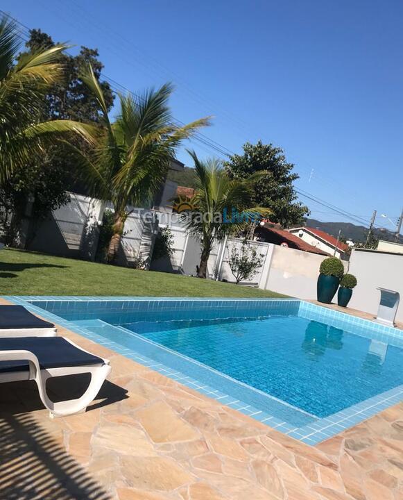 Casa para alquiler de vacaciones em Bombinhas (Praia de Zimbros)
