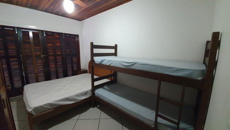 Casa 130 mts do mar, 2 dorm, 10 pessoas 4 vag - WIFI - Churasqueira