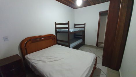 Casa 130 mts do mar, 2 dorm, 10 pessoas 4 vag - WIFI - Churasqueira