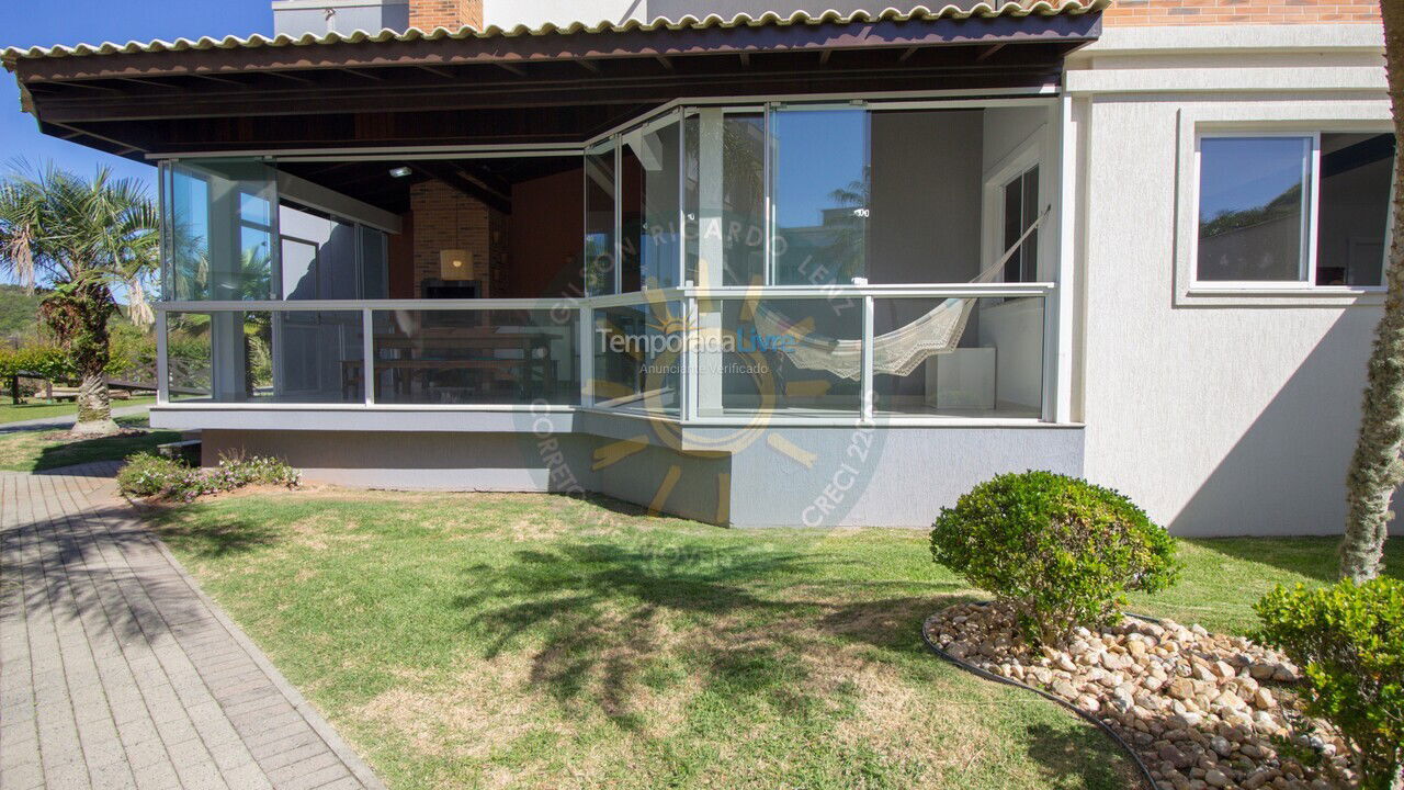Casa para aluguel de temporada em Bombinhas (Praia de Quatro Ilhas)