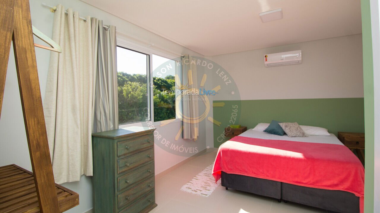 Casa para aluguel de temporada em Bombinhas (Praia de Quatro Ilhas)