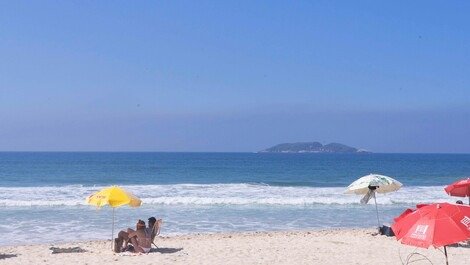 Pie en la arena, piscina, en el centro de Praia dos Ingleses!
