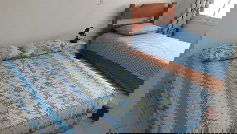 Suíte n⁰ 2 (Cama de casal + cama de solteiro e bicama) 