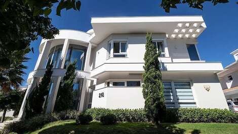 Beautiful House in Jurerê Internacional - W/ Pool - SEASON RENT