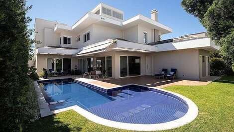 Beautiful House in Jurerê Internacional - W/ Pool - SEASON RENT