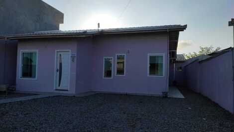Beautiful house with 3 bedrooms, 1 suite for 8 people Season